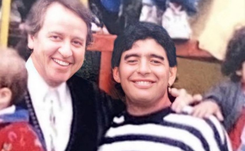 Humorista Carlos Villagrán posta homenagem a Maradona