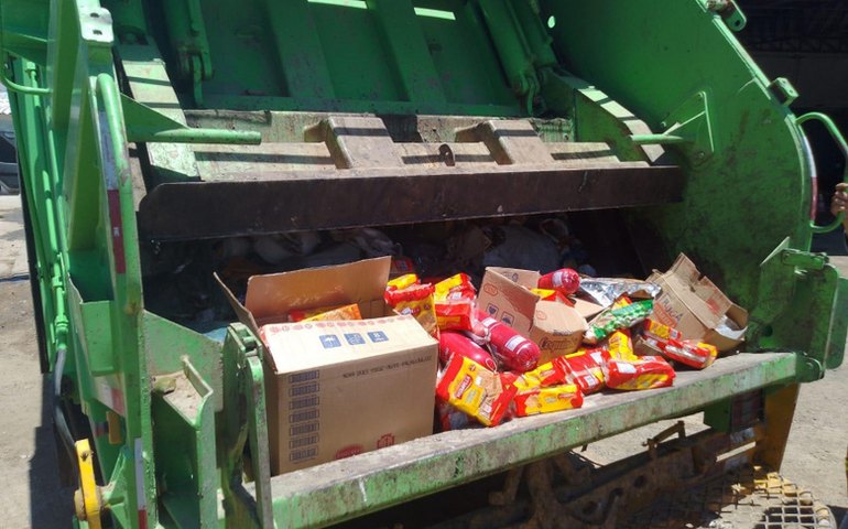Vigilância Sanitária apreende 1.350 kg de produtos fora da validade durante o fim de semana