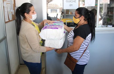 Prefeitura de Coruripe volta a distribuir fraldas para mais de 300 beneficiários