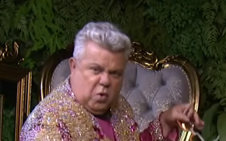 No 'BBB 24', brothers criticam bagunça após 'invasão' de carnavalesco Milton Cunha na casa