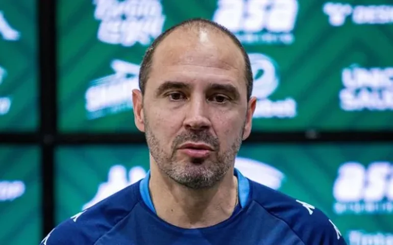 Sem acordo, Guarani confirma saída do técnico Allan Aal após rebaixamento na Série B