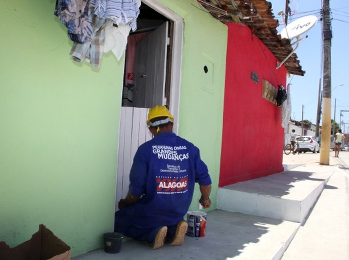 Pequenas obras: Estado vai reformar casas nas grotas de Maceió