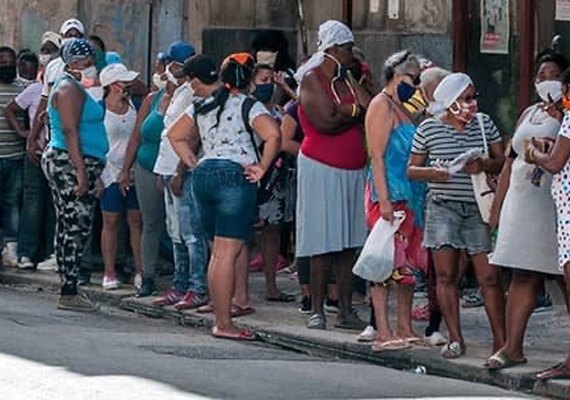 Centenas de pessoas protestam em Cuba contra apagões e escassez de alimentos