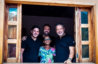 Arthur Lira entrega casas na Palatéia e reforça compromisso com moradia digna em comunidade tradicional de Barra de São Miguel