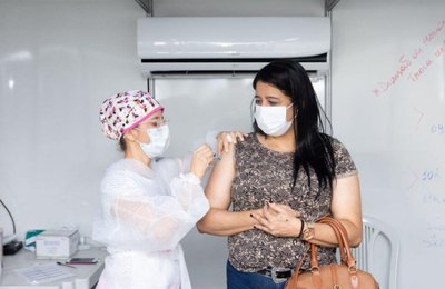 Pontos de vacinação contra a Covid-19 funcionam no feriado desta segunda (27)