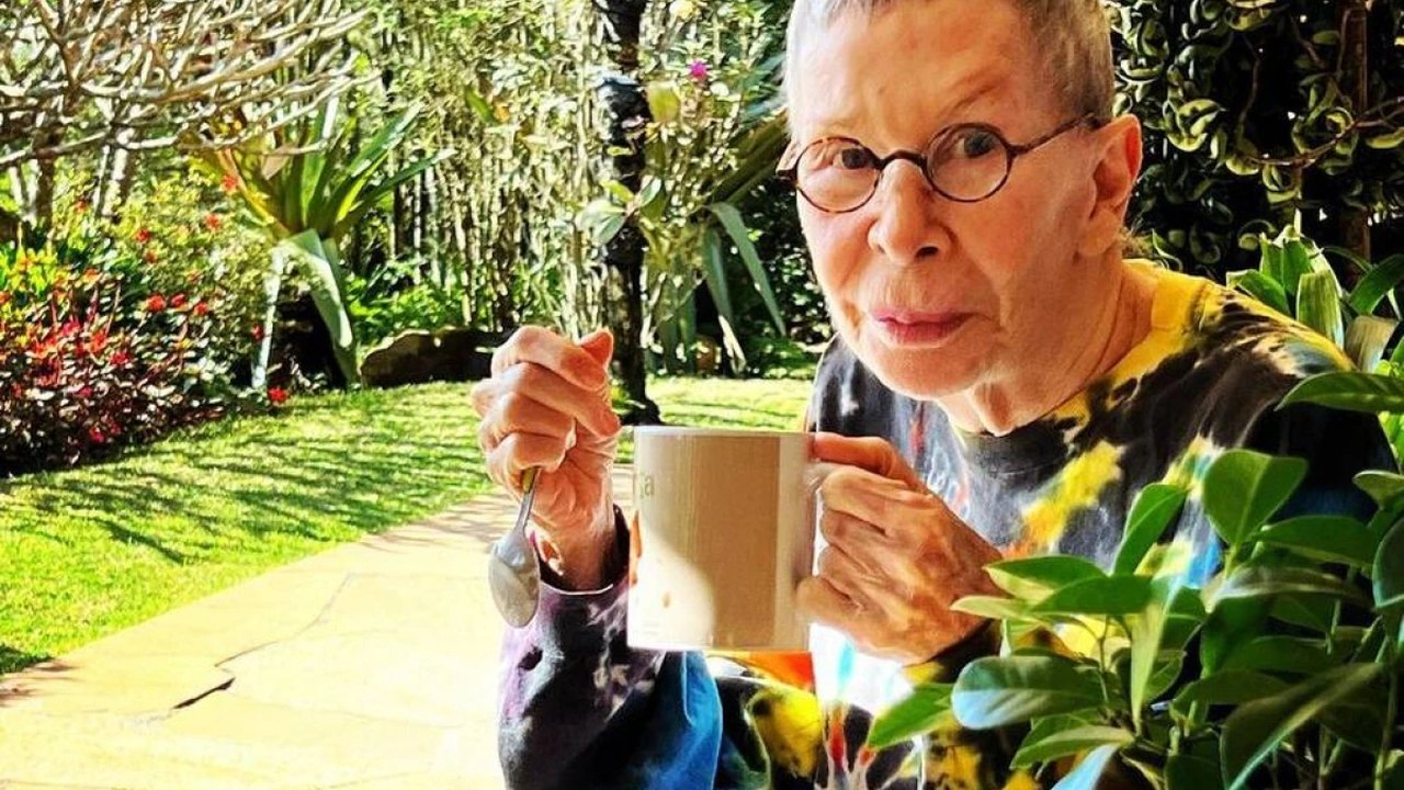 Rita Lee aparece em registro feito pelo marido após remissão do câncer