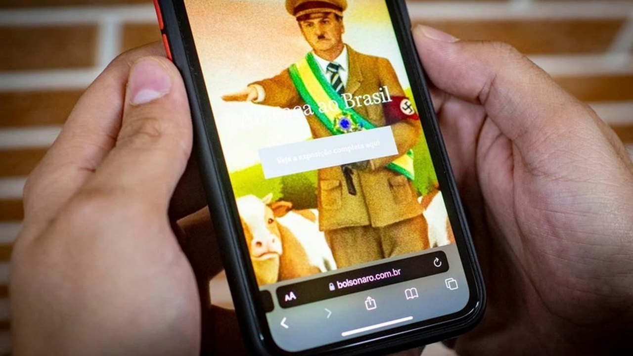 Crítico de Bolsonaro compra domínio e recria site com críticas ao presidente