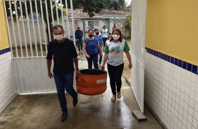 Escolas da rede municipal de Anadia recebem lixeiras ecológicas produzidas com pneus
