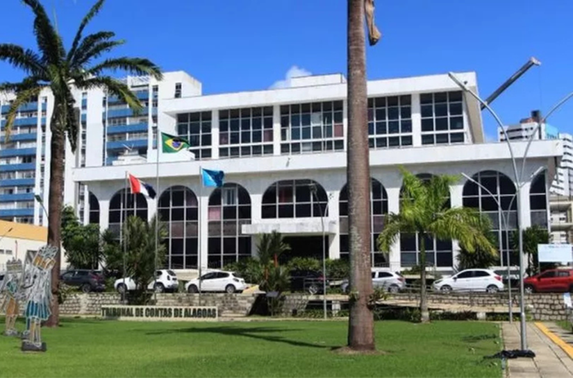 TCE encaminha ao TRE/AL relação de gestores com contas rejeitadas