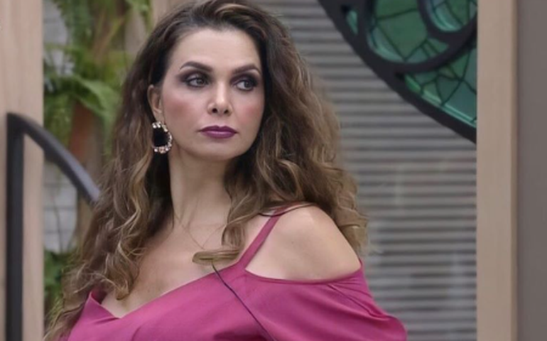 ‘A Fazenda 12’: Luiza Ambiel é a sexta eliminada