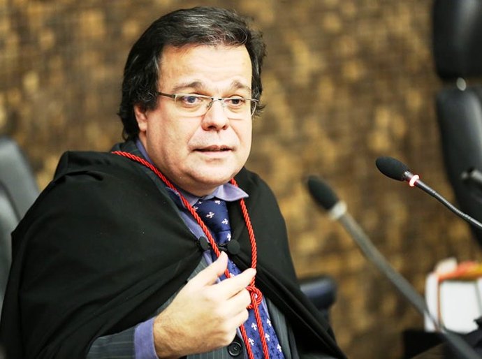 Portador de dislexia deve passar por perícia para tirar CNH, decide TJ