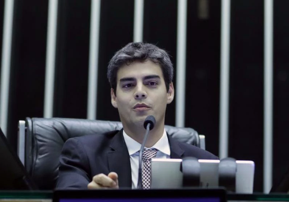 Projeto propõe fim de diploma para 106 profissões no Brasil