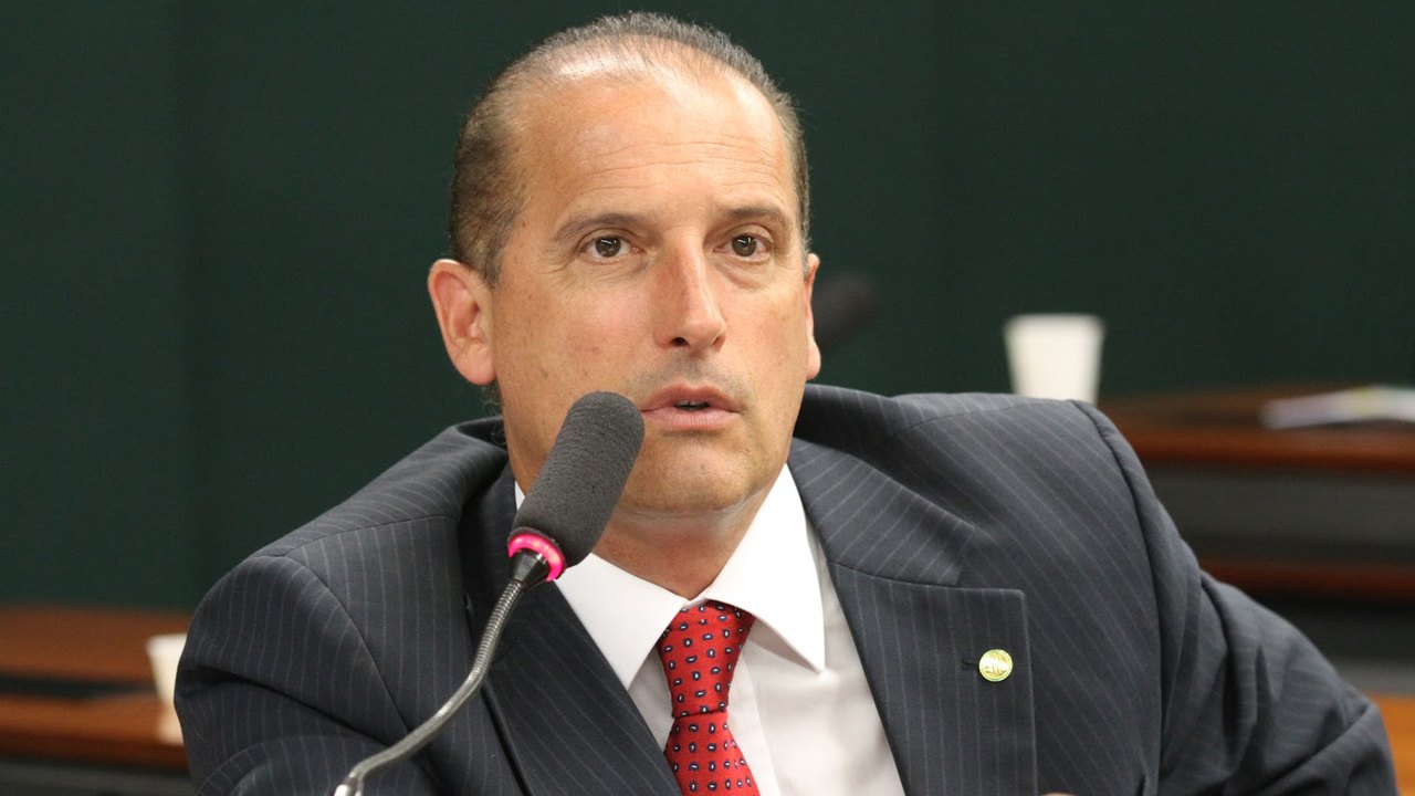 Terceiro ministro a falar em rede nacional em 2 semanas, Onyx lista ações do governo