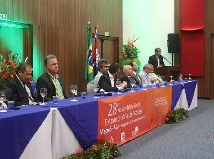 Presidente da Asbraer reconhece trabalho do vice-presidente da AMA