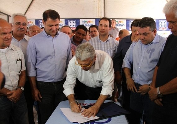 Teotonio Vilela inaugura estrada em Palmeira dos Índios