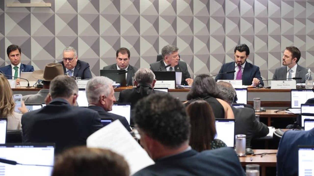 Senado aprova bagagem de mão gratuita em voos antes da Câmara