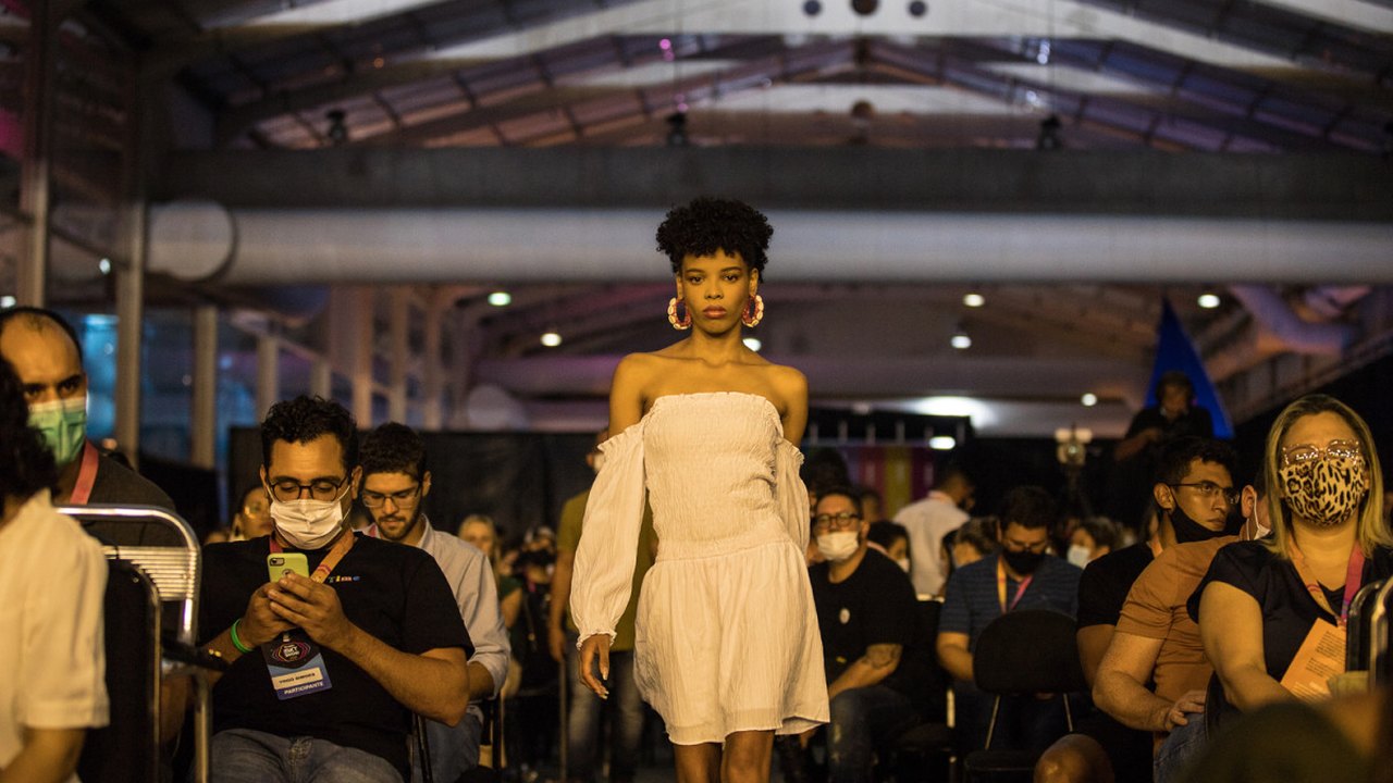 Com apoio do Sebrae Alagoas, desfile de moda afro sobe ao palco principal do Trakto Marketing Show