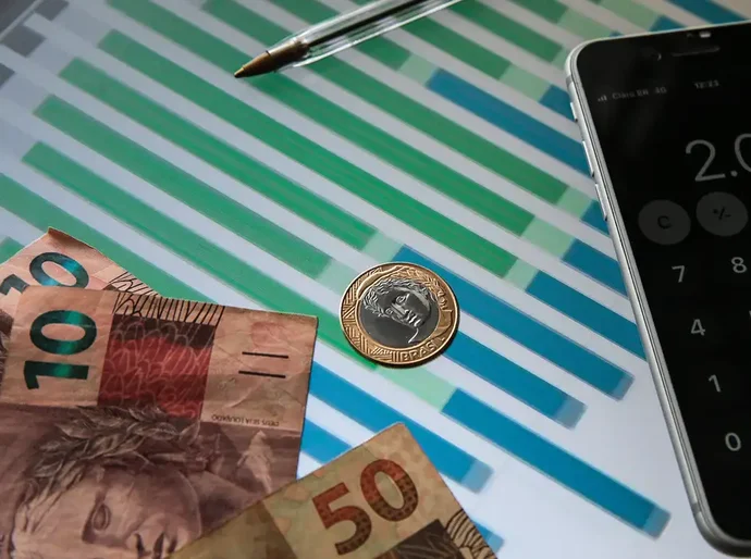 IPCA vai a 0,33% em dezembro e fecha 2025 em 4,26%, abaixo da meta