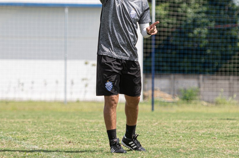 CSA anuncia saída de Higo Magalhães após derrota na Série C