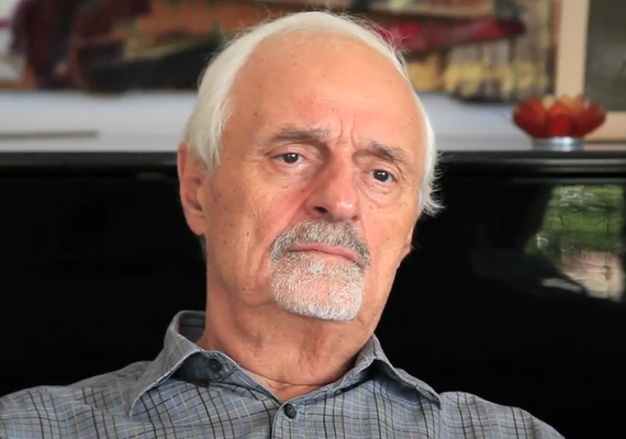 Morre Ted Kotcheff, diretor de 'Rambo' e 'Um Morto Muito Louco'