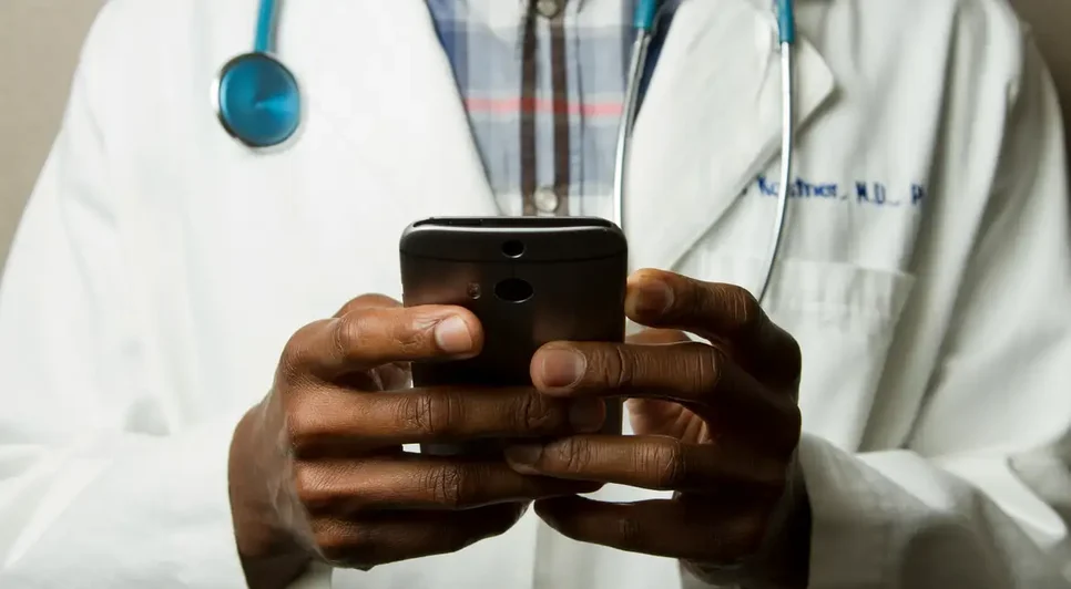 Médicos / Foto: Foto: National Cancer Institute/Unsplash
