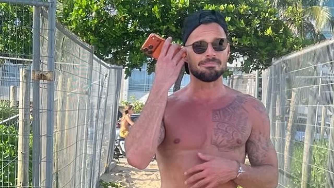 Pedalada em Ipanema, massagem e praia: Ricky Martin chega ao Rio para curtir o carnaval