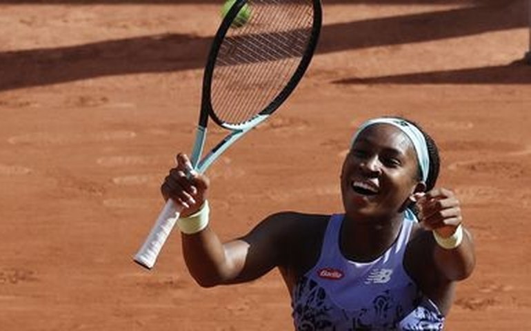 Coco Gauff comemora vitória antes do tempo no US Open; vídeo