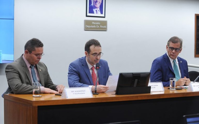 Conselho de Ética absolve dois deputados acusados de quebrar o decoro parlamentar