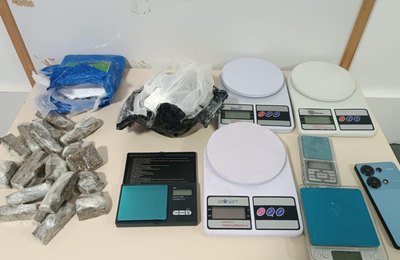 Denúncia anônima leva PM a apreender um quilo de droga no bairro de Ponta Grossa