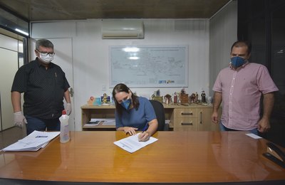 Christiane Bulhões assume interinamente a Prefeitura de Santana do Ipanema
