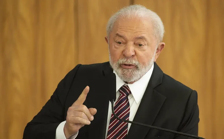 Lula diz que Elon Musk tem que obedecer às ordens do STF