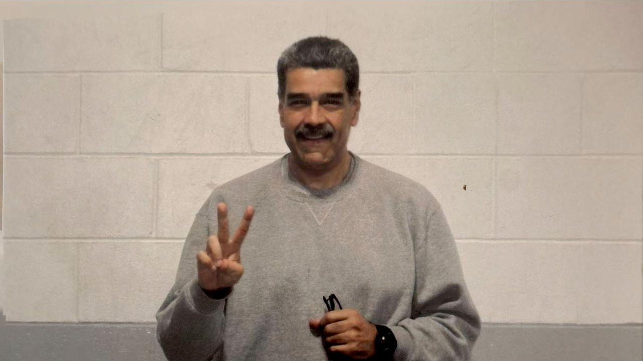 'Saibam que estamos firmes': Maduro envia fotos e mensagem da prisão nos EUA