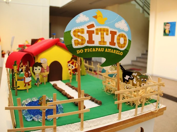 “Viagem ao Mundo da Leitura” abre semana com exposição de artes de estudantes