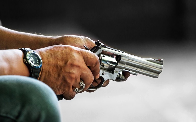 Noite de tiroteios dura 5 horas e leva pânico a moradores em Niterói; vídeo