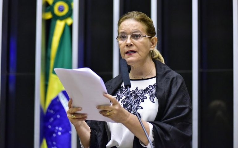 Comissão aprova projeto que prevê assistência especial às mães de bebês com deficiência