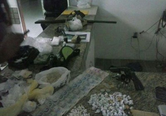 Maceió: Operação policial prende cinco pessoas e apreende quatro armas no Benedito Bentes