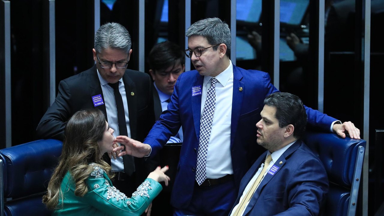 É possível regular sem censurar? Especialista explica se governo deve ir além da Lei Felca