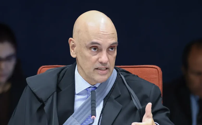 Moraes vê violação pontual de Bolsonaro, mas descarta prisão preventiva