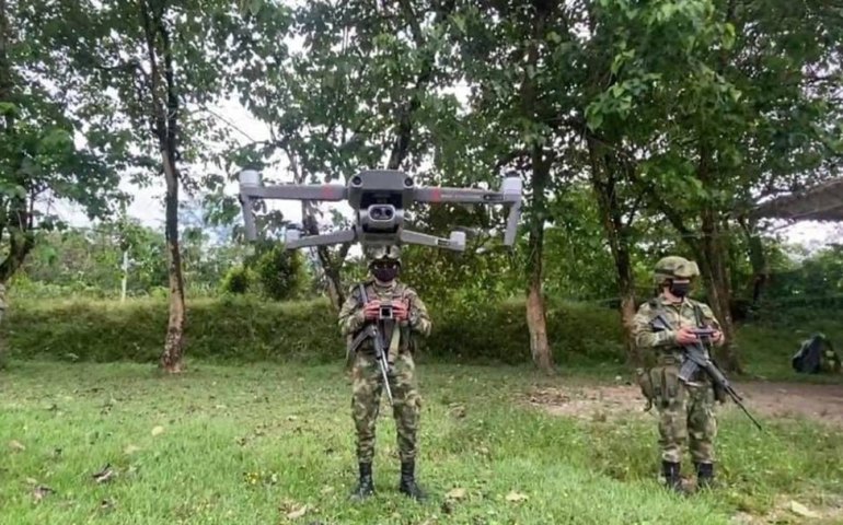 Dissidências das Farc usam drones com explosivos artesanais contra forças de segurança da Colômbia; veja vídeo