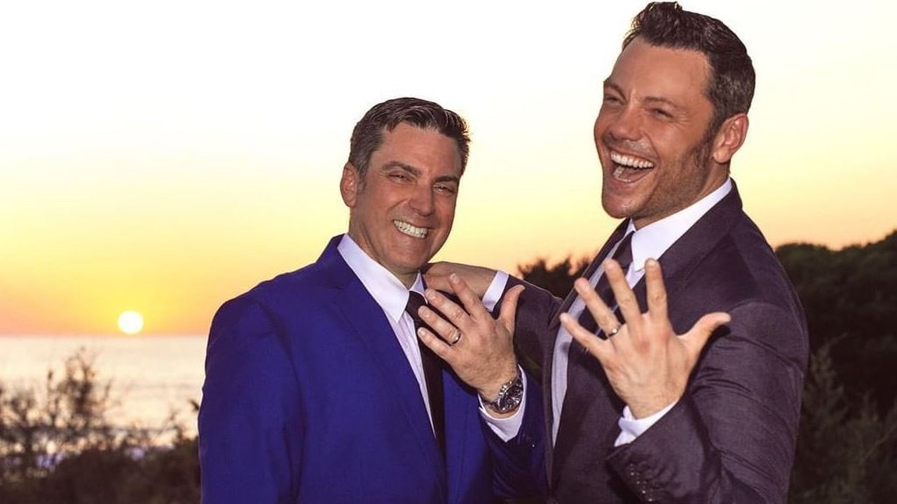 Cantor italiano Tiziano Ferro e marido adotam dois bebês