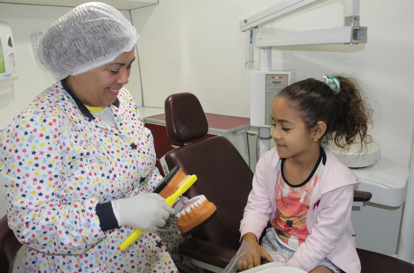 Arapiraca realiza campanha Dia “E” da escovação em escolas e UBS