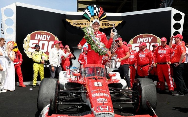 Marcus Ericsson é 2º sueco a ganhar 500 milhas de Indianápolis; Kanaan fica em 3°