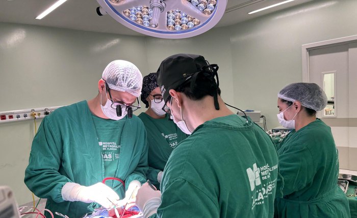 O procedimento é indicado para pacientes com estenose aórtica grave, especialmente aqueles que apresentam alto risco para a cirurgia convencional O procedimento é indicado para pacientes com estenose aórtica grave, especialmente aqueles que apresentam alto risco para a cirurgia convencional