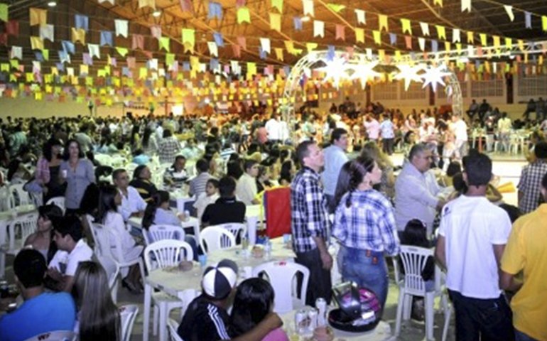 Arapiraca: Arraiá na UBS Capim movimenta 300 idosos em arrasta-pé