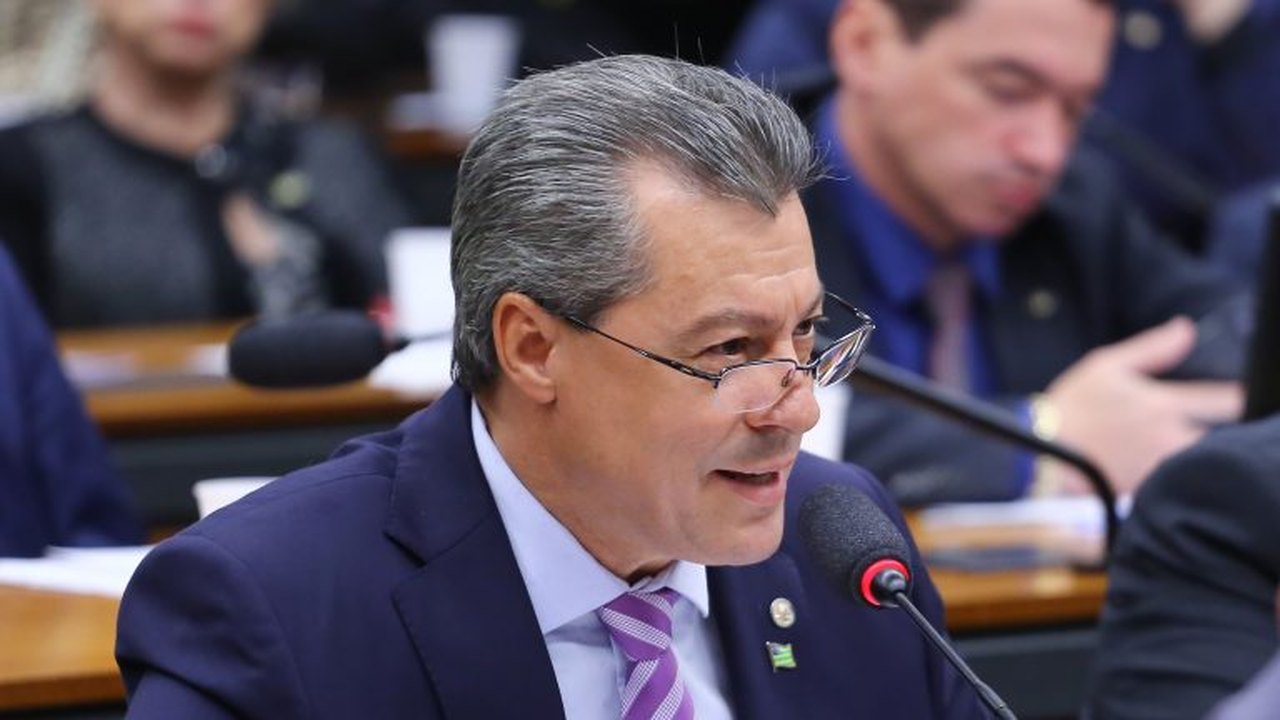 Comissão aprova projeto sobre inclusão de mensagem contra maus-tratos a animais em produtos veterinários