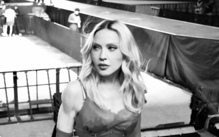Madonna denuncia furto de figurino em festival e oferece recompensa: 'Estou rezando'