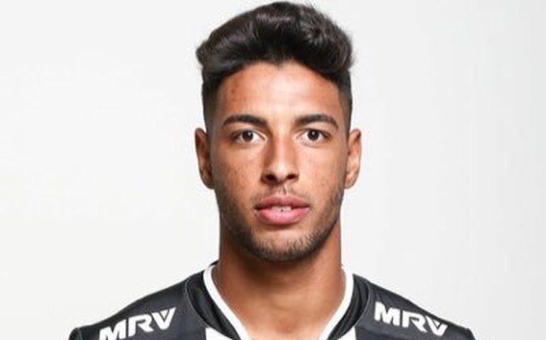 Zagueiro brasileiro Natan sofre luxação no ombro e vai desfalcar Napoli nos próximos jogos