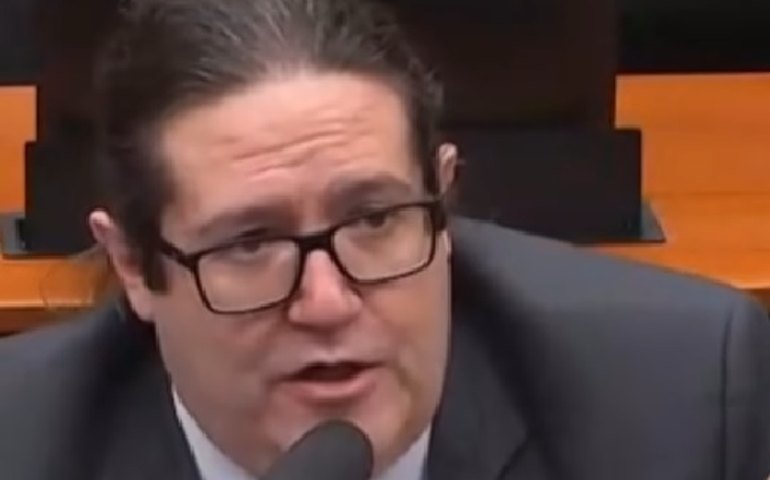 PSOL lança Tarcísio Motta à prefeitura do Rio e busca rachar apoio da esquerda a Paes