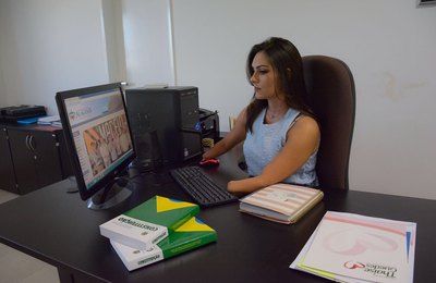 Thaise Guedes quer a implantação das disciplinas de Braille e Libras na formação de pedagogos   