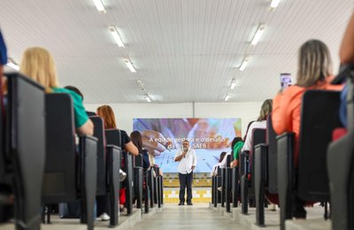 Educadores da Semed participam de palestra sobre gestão e desafio da Prova Saeb